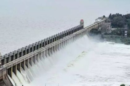 Karnataka: Tungabhadra Dam gate washed away, alert in Andhra Pradesh