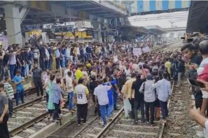 Maharashtra: Parents hold ‘Rail Roko’ protests in Badlapur over abuse of girls in school