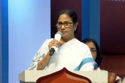 Mamata Banerjee accuses Jharkhand for floods in Bengal dials Hemant