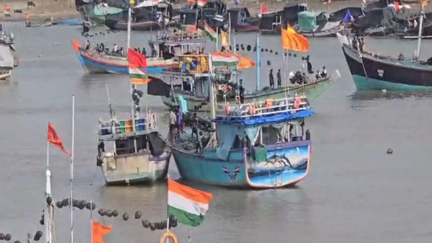 Why are local fishermen protesting Vadhavan Port project launch by PM Modi in Palghar?