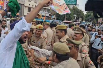 Bizarre contest between cops, protesters over Kangana Ranaut’s effigy burning in Hapur | Video