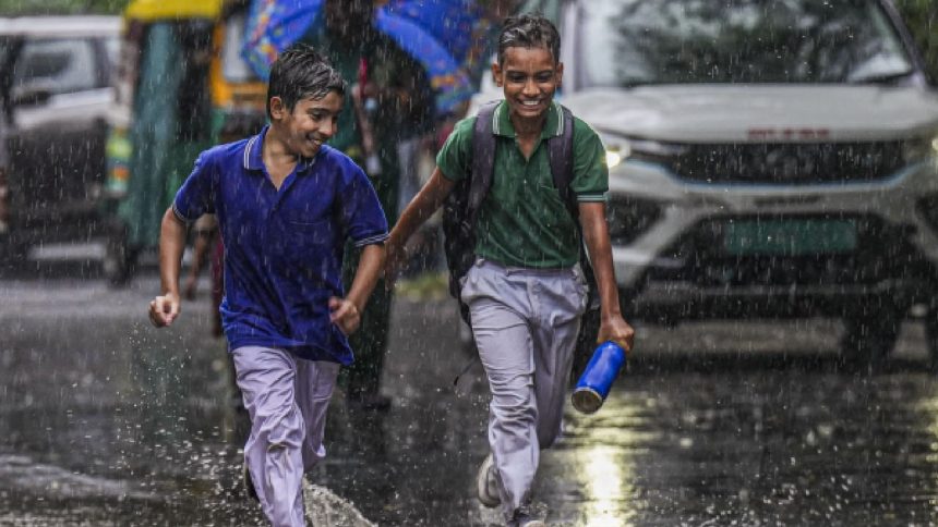 Heavy rains predicted in Gujarat, Andhra Pradesh; light showers in Delhi-NCR