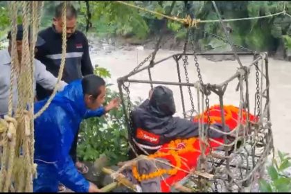 Amid heavy rains, Indo-Pak warrior takes last journey on cable trolley in Uttarakhand