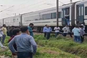 New Delhi-Varanasi Vande Bharat Express halted near Etawah due to technical glitch