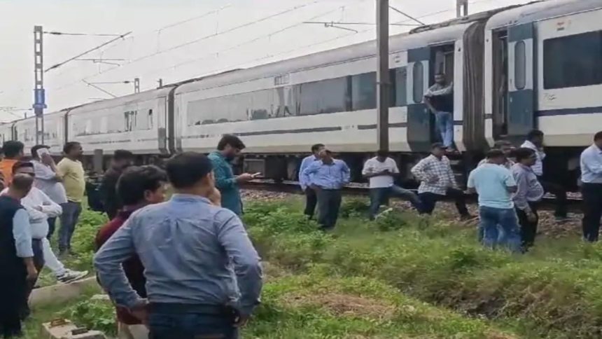 New Delhi-Varanasi Vande Bharat Express halted near Etawah due to technical glitch