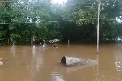 Youth carries bike on head on flood road in MP’s Damoh, video goes viral