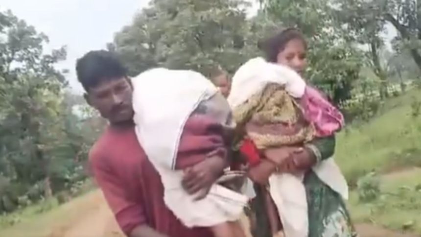 Couple forced to carry sons’ bodies 15 km due to lack of ambulance in Maharashtra