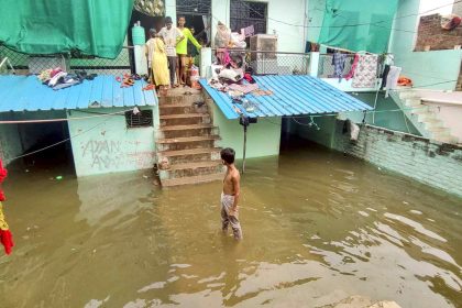 17 dead as 15 UP districts grapple with flood, rivers remain in spate