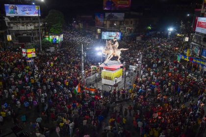 RG Kar case: Thousands join candle march to demand justice for Kolkata rape and murder victim